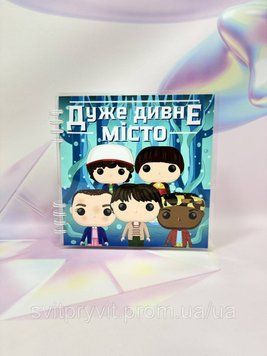Альбом на липучках&laquo;Дуже дивне місто" 2872287878 фото